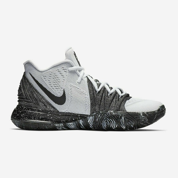 NEW Nike Kyrie 5 Basketball Oreo Sneakers - Picture 5 of 8